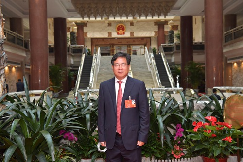 全國(guó)人大代表、貝達(dá)藥業(yè)董事長(zhǎng)丁列明